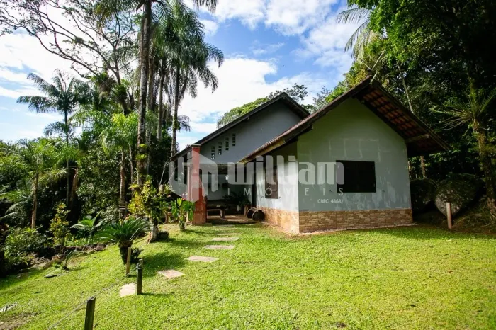 Sítio à venda na Guabiruba - Semi mobiliado, 3 Dormitórios (1 suíte), sala com lareira, de