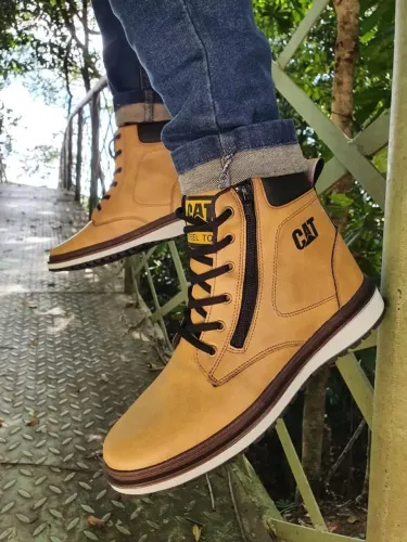 Bota Cat