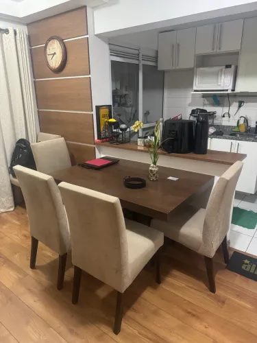 Mesa de madeira + 6 cadeiras