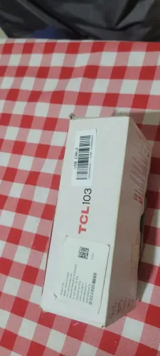 Celular marca TCL 
