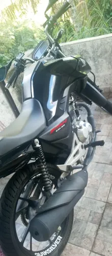Moto semi-novo 
