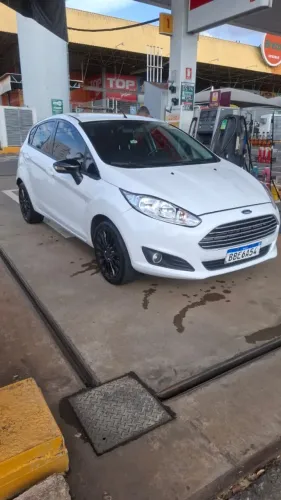 Ford Fiesta SEL 1.6 16V Flex Mec. 5P 2017