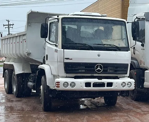 Vendo essa caçamba Mercedes 