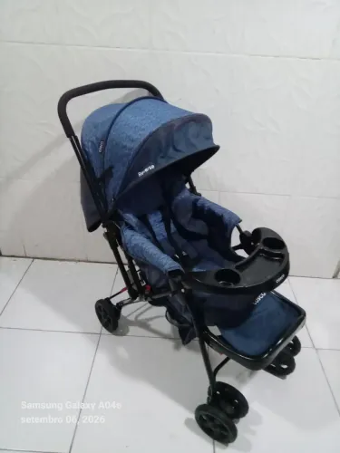 Carrinho de bebê cosco 