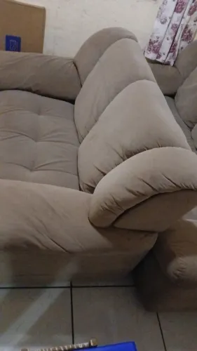 Sofá Suede 3x2 lugares 400,00.Ótimo estado ,sem rasgos.Retirar no bairro Itaúm.