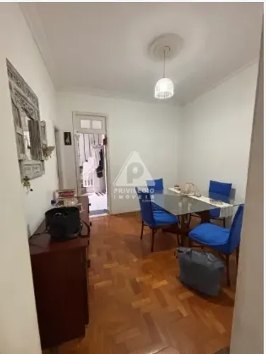 Apartamento tipo casa dentro de um Vila de 4 quartos, com terraço
