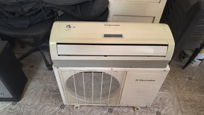 Ar 9000 btu funcionando ( tem que colocar gaz)