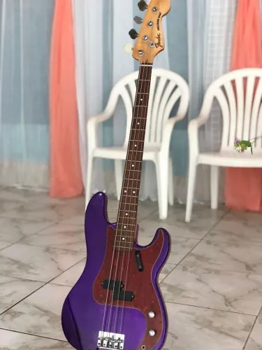 Baixo Squier Fender
