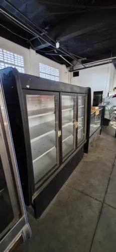 Freezer vertical 3 portas