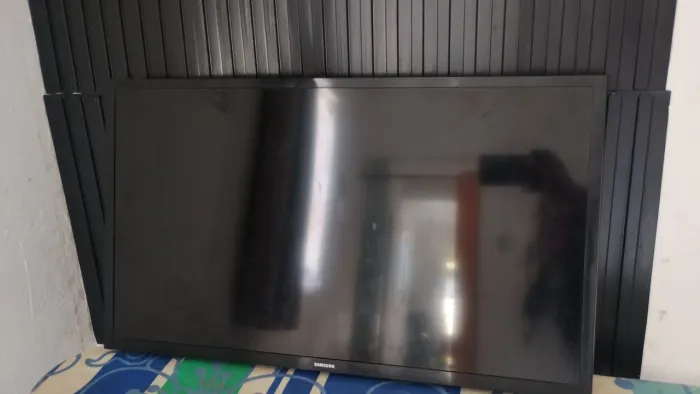 TV Samsung Smart 32" UN32T4300 - Para retirada de peças