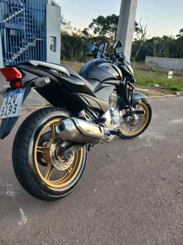 Vende ou troco cb 300r em dia so acelerar 