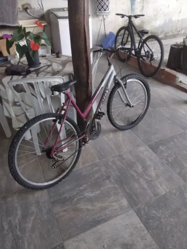 VENDO BICICLETA POTY MARCA WENDY ARO 26!(leia a legenda).