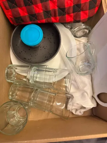 Kit cozinha: pratos, tigela, potes, copos, xícaras, luva e tábua