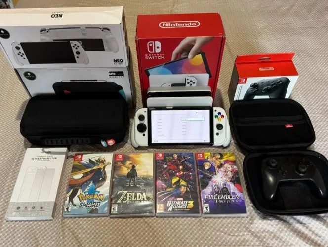 Nintendo Switch OLED + 4 jogos e acessórios