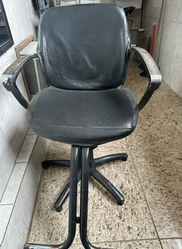Cadeira hidráulica para salão R$ 180,00