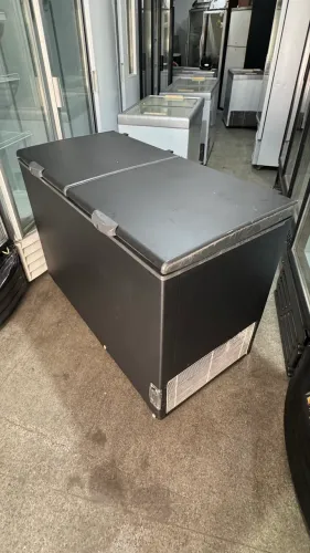 Freezer horizontal 2 tampa 450 litros preto