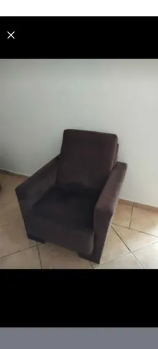 Vendo sofá 3 lugares e mais 2 poltronas de 1 lugar cada, usado em bom estado.