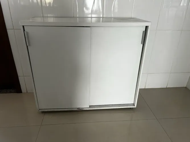 Armário com porta de correr pequeno