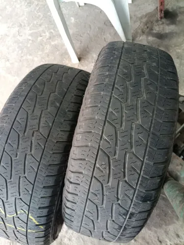 Par pneus 205X60R16 $300 *