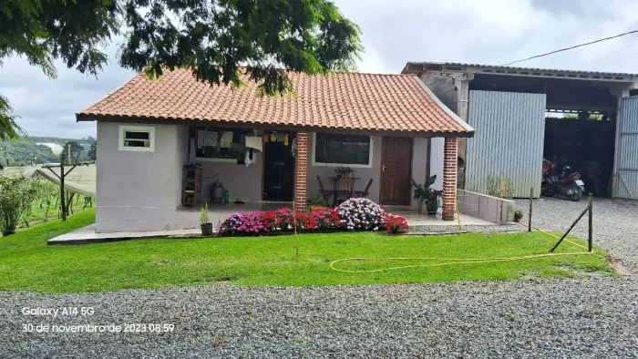 Chácara à venda em São Miguel Arcanjo-SP: 2 quartos, 2 salas, 2 banheiros, 3 vagas de gara