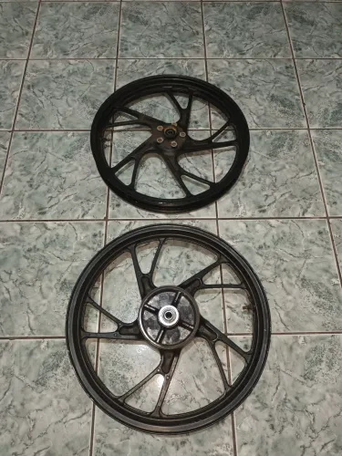 Rodas pe de galinha original Honda.
