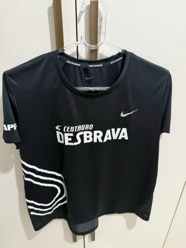 Camiseta Nike run desbrava preta M