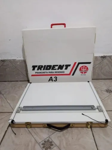 Prancheta Trident Portatil C/ Regua Paralela A3- 42 x 52<br>x 4,5 cm - Modelo 5000