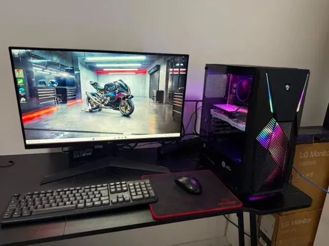 PC Gamer i5 12400F, 16 GBs, RX 6600 + Monitor 27 Pol. 180Hz