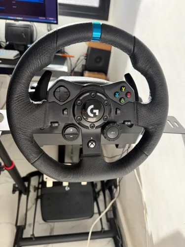 Volante logitech G923 pouco usado - somente volante e pedais