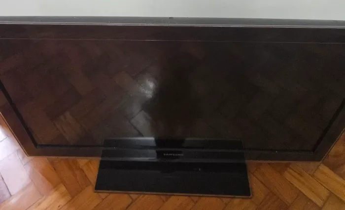 TV Samsung 40" LCD (LN40B550) - Com defeito / Para conserto ou retirada de peças