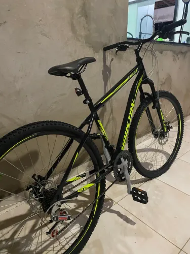 Vendo uma bike nova nunca usada freio a disco na duas roda nova !! 850 aceito cartão