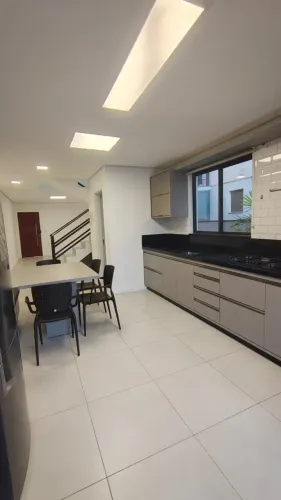 Casa para venda tem 119 metros quadrados com 3 quartos em Campeche - Florianópolis - Santa