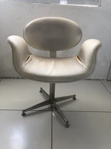 CADEIRA POLTRONA APOIO ESTOFADA