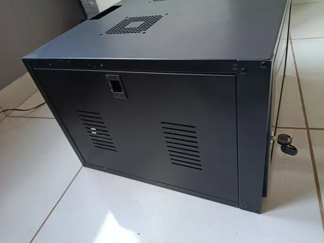Mini Rack de Parede 19" 6U x 570mm para Rede e CFTV (Com Bandeja e Chave)