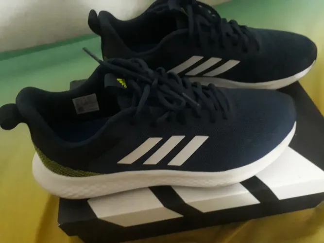 Tennis adidas seminovo numero 43