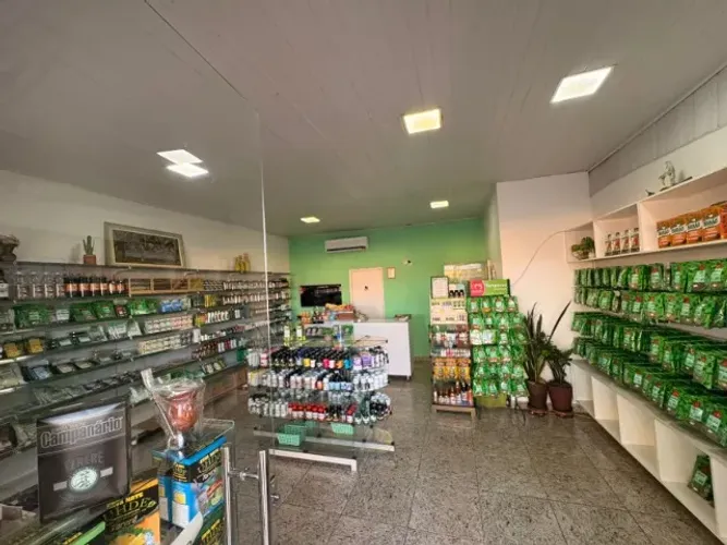 CASA A VENDA COM 2 SALAS DE COMERCIO NA AV.PRINCIPAL JD.GUANABARA III.