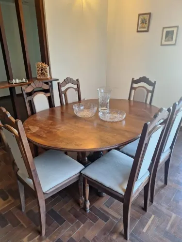 Sala de Jantar Colonial Redonda em Madeira Maciça - 6 Lugares | Clássica e Elegante