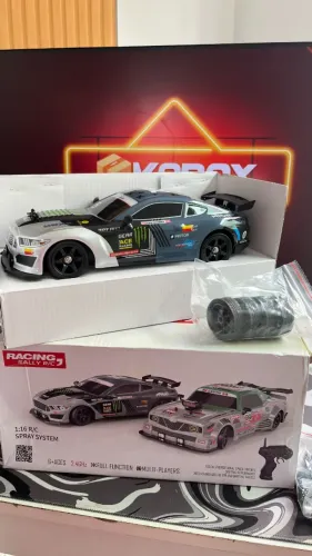 Carrinho de Controle Remoto Drift Racing 1:16 - Com Sistema de Fumaça