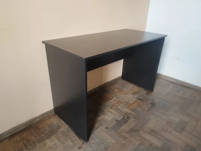 Mesa escritório 1,40m MDF nova (Entrego)