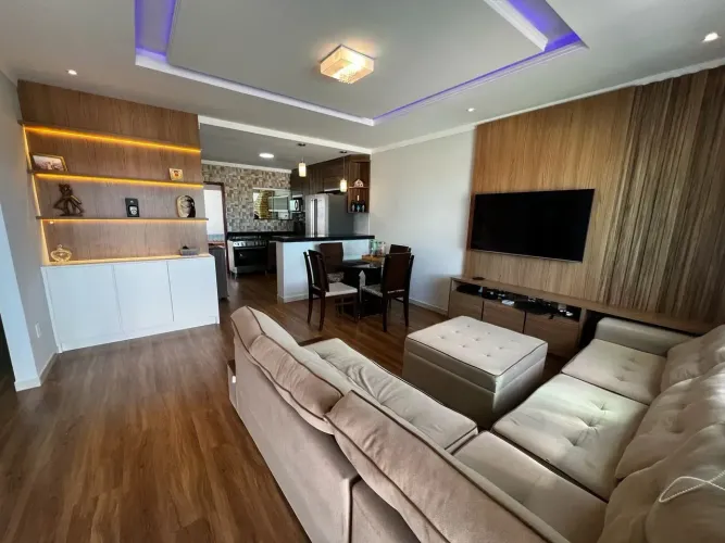 Casa Sofisticada em Condomínio com Área Verde | 3 Quartos, Energia Solar e Área Gourmet