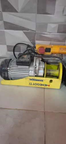 Guincho elétrico 300/600 kg Menegotti <br>/<br>5<br>Guincho Elétrico 300-600kg 1200W4