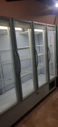 Geladeira repositora de 4 portas