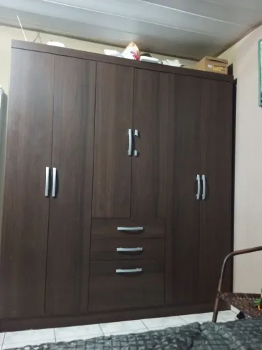 Guarda roupa de 6 portas