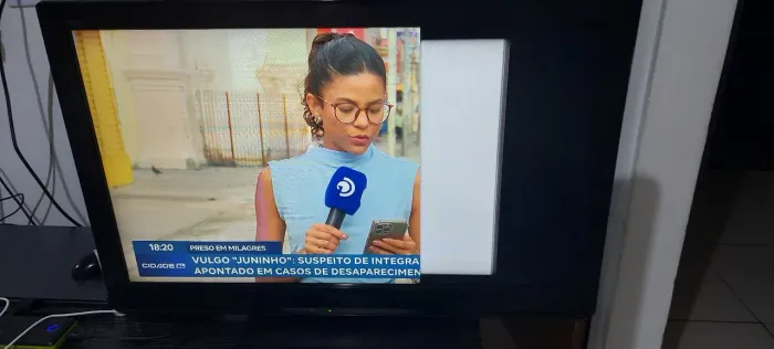 TV PANASONIC 32 POLEGADAS UMA PARTE PEQUENA DA TELA ESCURA 
