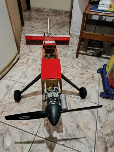 Vendo aeromodelo completo, muito bem montado