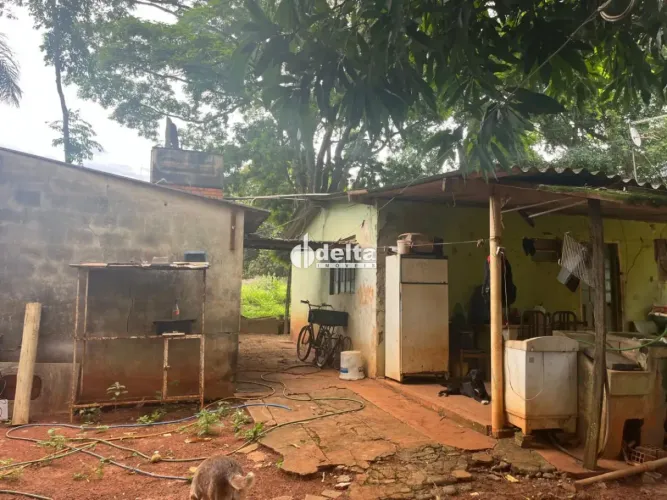 Chácara disponível para venda no bairro Morada dos Pássaros em Uberlândia-MG