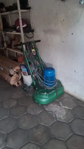 Máquina pra polir pisos