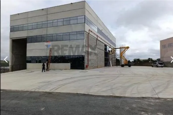 Alugo Galpão: 1.083 m², 12m de Pé Direito, Moderno e Seguro