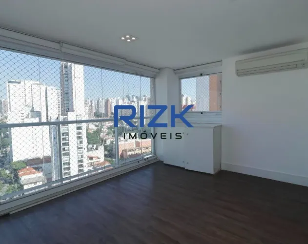 Andar alto, reformado e mobiliado