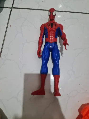 boneco novo do homem aranha em perfeito estado